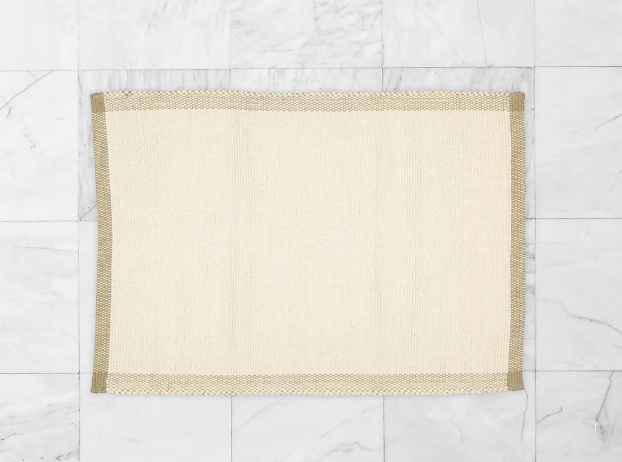 Bathmat Pebble Weave, Natural with a Jute Border